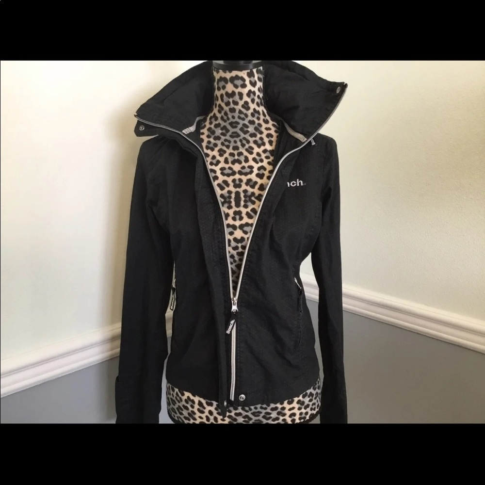 Cute bench BBQ coat SIZE SMALL BLACK AND SILVER